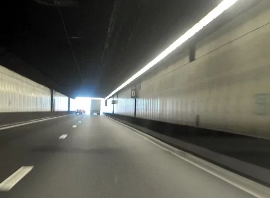 vierarmentunnel.jpg