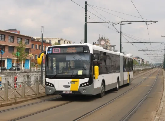 20200522_-_nieuwe_gelede_bus_op_lijn_128_-_foto_nicolas_vanhee.jpg