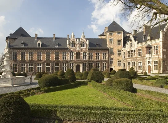 kasteel_gaasbeek_binnentuin.png