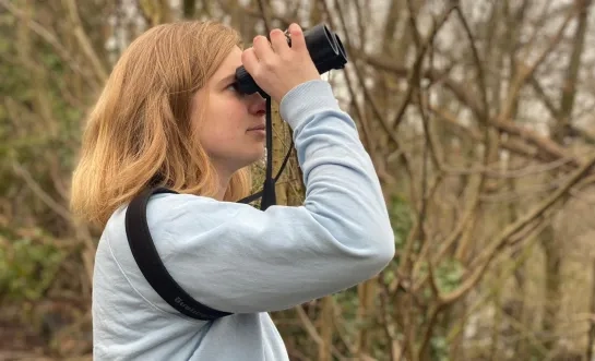 June Heene op zoek naar de bosuil