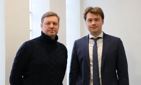 Schepen van Ontwikkelingssamenwerking Steven Elpers en schepen van Welzijn Reinhoud De Bosscher