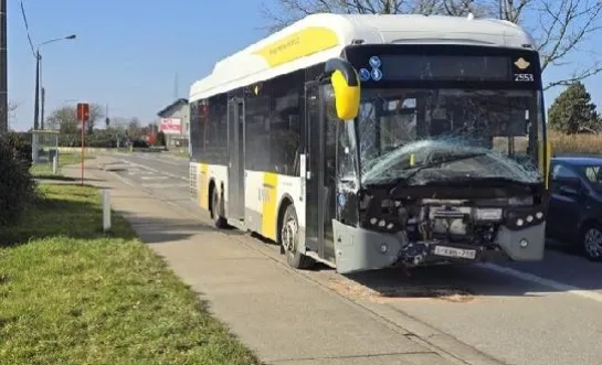 Beschadigde bus De Lijn