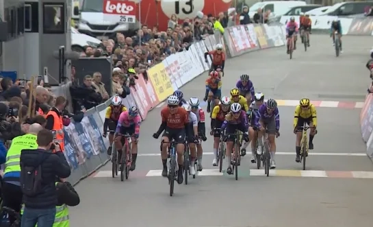 Julie De Wilde wint 5de GP Oetingen