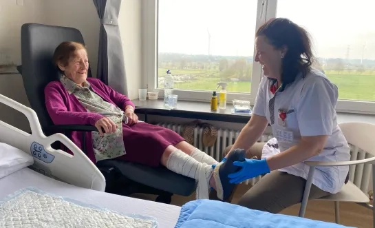 Alice krijgt goede zorgen van verpleegster Ann De Busscher