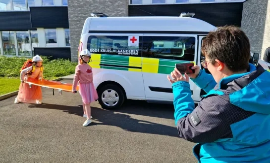Tweede editie van fotoshoot voor communie- en lentefeestfoto's bij hulpdiensten komt eraan: “Stoere foto’s!”