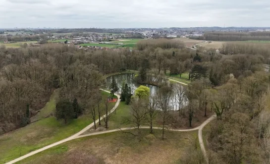 Het gemeentelijk park Neromhof in Meise