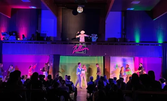 6des en 7des van KOBOS vieren 100 dagen met eigen zaalshow