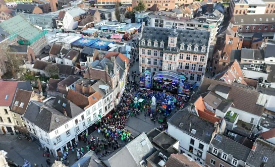 Carnaval Halle 2025 bekeken vanuit de lucht