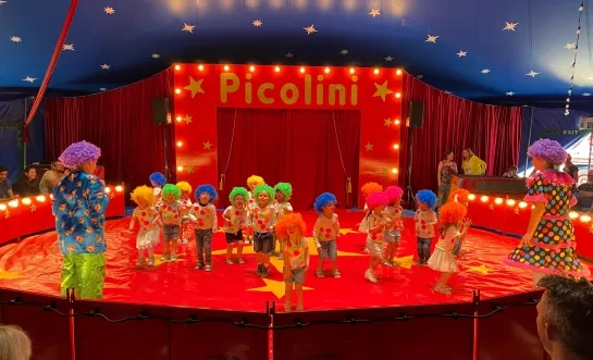 Een circusvoorstelling als schoolfeest in Zemst: “Dit vergeten de leerlingen nooit meer!”