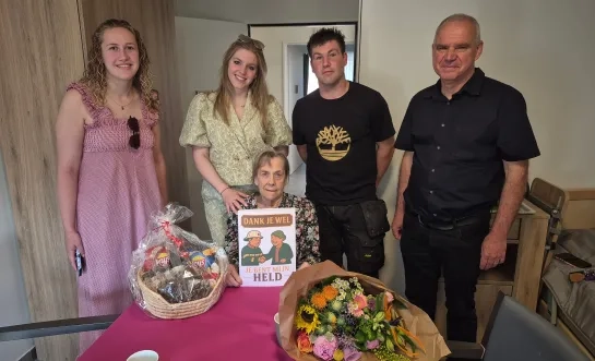 Octavie kreeg bezoek van haar kleindochter, held Ricardo en zijn vriendin en burgemeester Johan Deleu