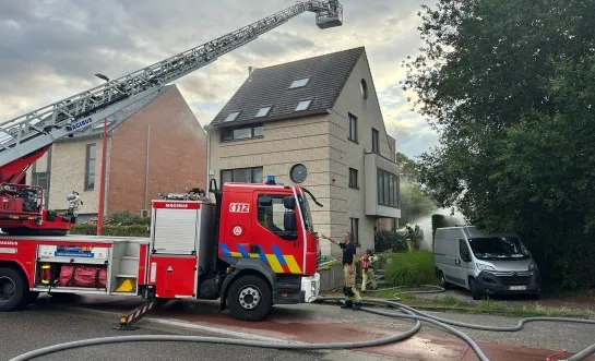 Woning in Strombeek onbewoonbaar na kelderbrand: bewoner lichtgewond na bluspoging