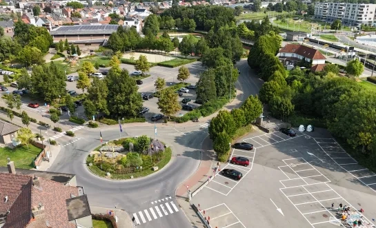 De rotonde aan het Possozplein en de Slingerweg