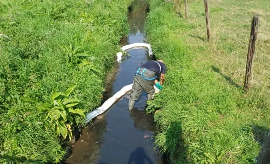 Mazout in de Puttenbeek in Opwijk