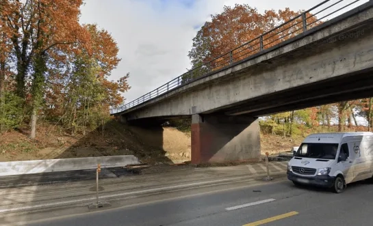 Verouderde brug over E40 maakt plaats voor nieuwe