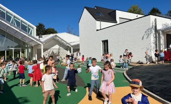 Het nieuwe schoolgebouw van Ak'cent in Akrenbos in Bever