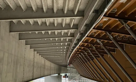 De onderkant van het Viaduct van Vilvoorde