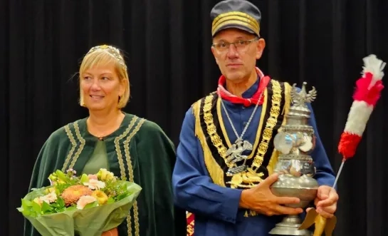 Dirk met zijn koningin