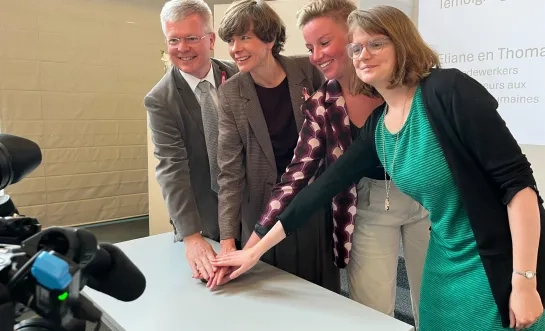 De Brusselse Kliniek Sint-Jan en Vlaams minister van Brussel Cieltje Van Achter lanceren een pilootproject rond Nederlandstalige zorg in de hoofdstad