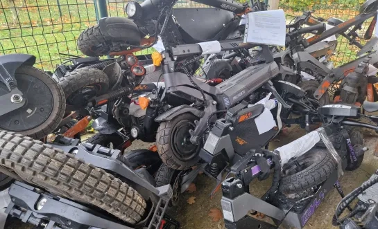 E-steps die in beslag genomen zijn door de politiezone Zennevallei