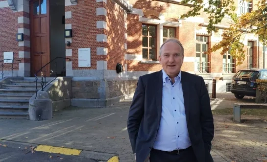 Grimbergen ziet af van totale renovatie van het gemeentehuis: “Enkel geld voor voorgevel”