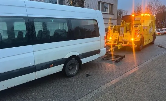 Politie haalt acht onverzekerde bussen uit het verkeer