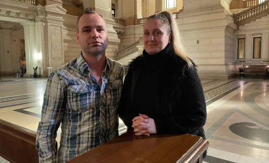 'Goeie vriendin' krijgt 40 maanden cel na oplichting van ouders met ongeneeslijk zieke kinderen