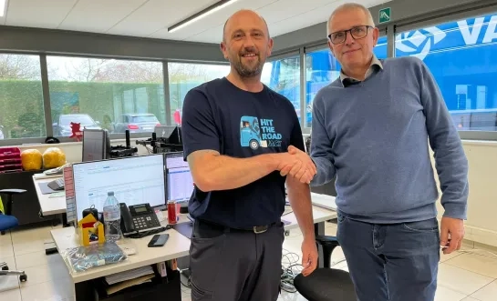 Vrachtwagenchauffeur Christophe en manager Wim van Van Moer in Zellik