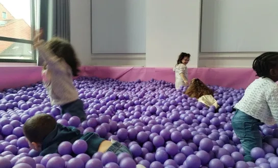 Dolle pret in het ballenbad op Kids Winter Wonderland