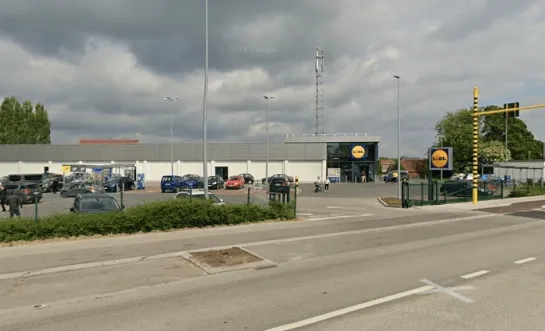 De uitrit van de parking van de Lidl aan de Bergensesteenweg in Sint-Pieters-Leeuw