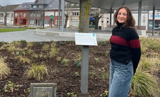 Vredesplek met vlindertegel op Marktplein Kapelle-Op-Den-Bos