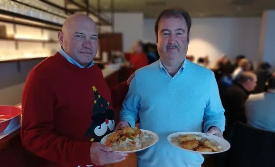 Jan Jodts van Delen is Vermenigvuldigen en een helper bij het evenement Samen aan Tafel