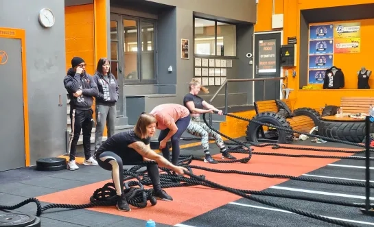 Sportievelingen doen aan hyrox