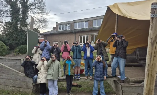 Mater Dei in Wemmel speurt de hemel af, op zoek naar vogels
