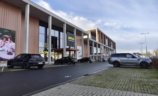 Aan het AFI-Park is een ruime parking voorzien