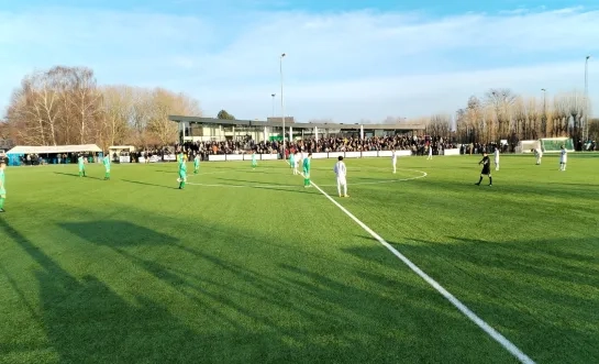 Heel wat mensen kwamen kijken naar de voetbalwedstrijd van Fenixx Beighum tegen Eendracht Aalst Lede
