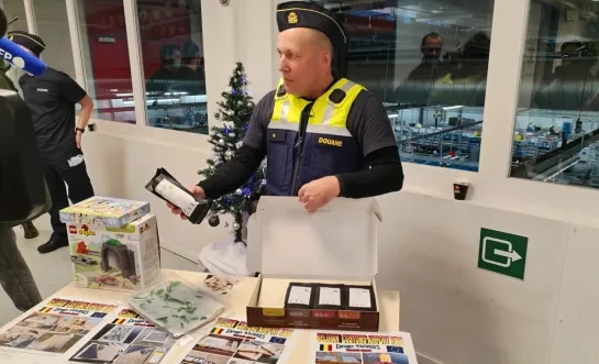 De luchthavendouane in Zaventem toont hoe ze drugskoeriers opsporen