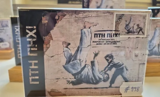 Eén van de werken van Banksy die in de Abdij van Grimbergen werd verkocht.