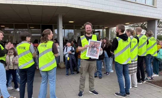 Meester Reinout van basisschool Sterk wint de Vlaamse STEM-olympiade voor leerkrachten