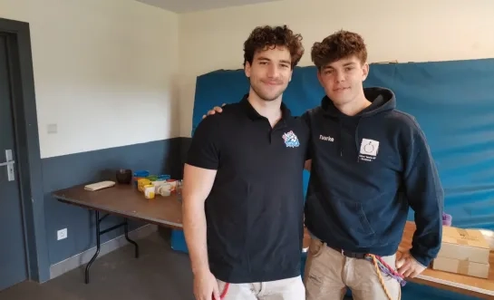 Tiemen en Tuur van Chiro Strijland