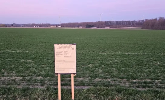 Op het Krokumveld in Beert zou de windmolen komen.