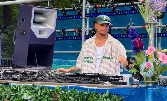 DJ op het Maatwerkfestival in Park Drie Fonteinen in Vilvoorde