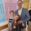 Peter Van Rompuy bracht zijn kinderen mee naar het stembureau
