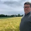 Schepen Peter Verbiest bij de open ruimte in Zellik