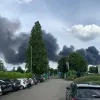 Brand op Brucargo. De rookpluim is van ver te zien.