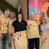 Leden van DonBosco Zennedal stellen het nieuwe logo voor