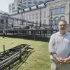 Directeur Joost Fonteyne bij de opbouw van het Walden Festival