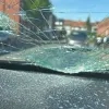 Chauffeur krijgt steen in voorruit geworpen in Sint-Pieters-Leeuw: “Ik ben niet het enige slachtoffer”