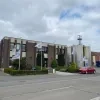 De vlaggen aan de Olympia-fabriek hangen halfstok