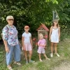 Drie zusjes en hun grootmoeder ontdekken het vernieuwde kabouterpad