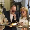 Minister Weyts leert glasblazen tijdens Dag van de Ondernemer